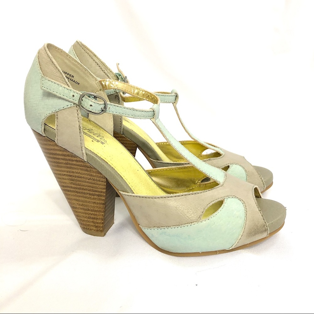 3/$30🌻| Seychelles Heritage Peep toe Heels